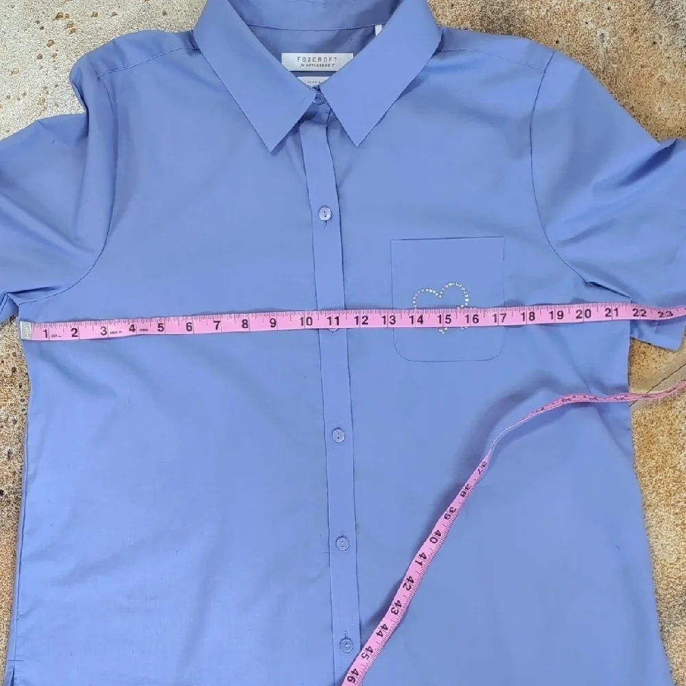 Foxcroft | Periwinkle Blue Heart Pocket Button Down Short Sleeve Size 14 - Picture 8 of 9